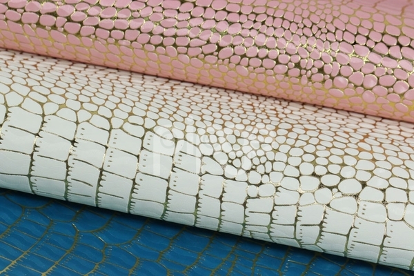 ·七彩龙纹布底PU革0.6厚度 用于制作烟酒盒 眼镜盒等产品