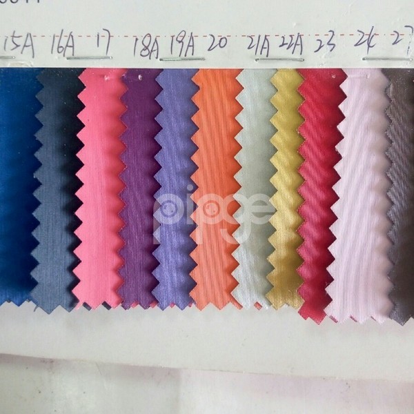 0.5细布底雨丝纹PU