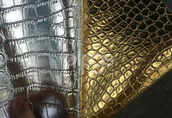 PVC水刺底鳄鱼纹金色银色贴膜包装材料彩色贴膜鳄鱼皮